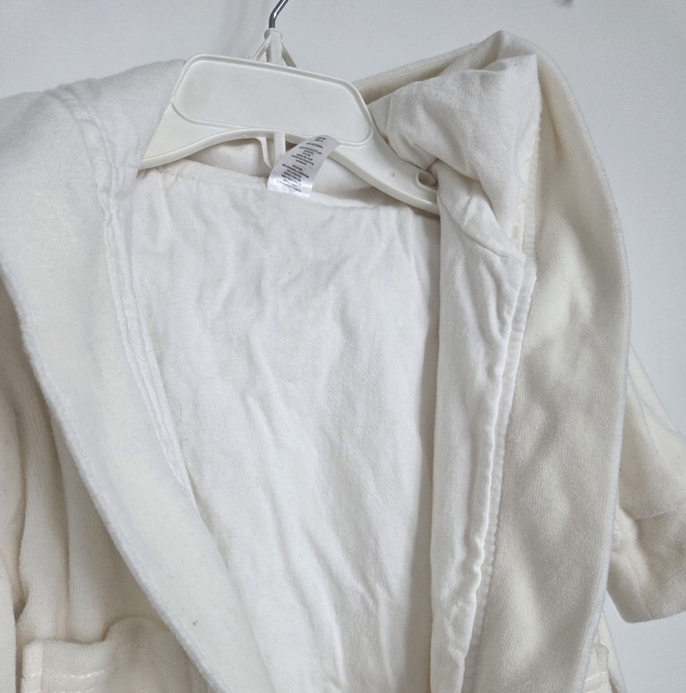Cozy Cream Bear Hooded bathrobe - Picture 4 of 6